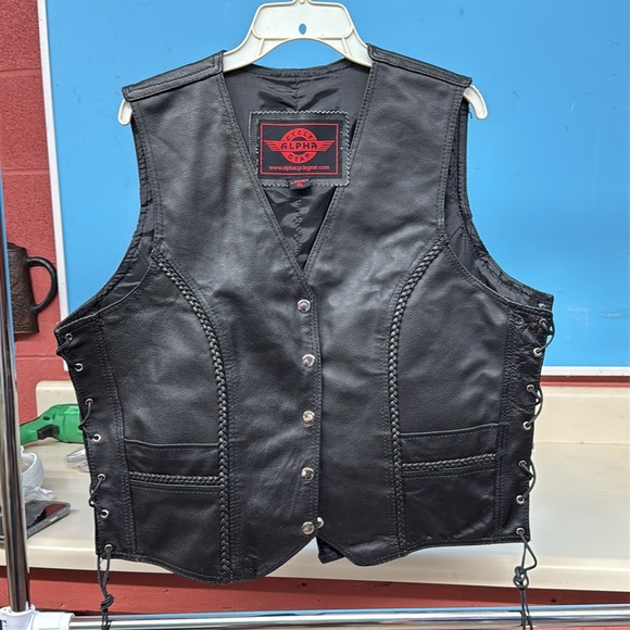 Alpha Cycle Gear Women Leather Vest, Size XL, NWOT, MAKE AN OFFER!!! - Picture 2 of 8